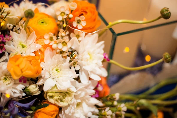 Blumen im Festsaal. — Stockfoto