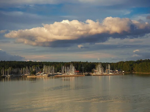 Marina with sailing boats in the Turku Archipelago, Finland — Stockfoto