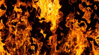 Siyah arkaplanda ateş.