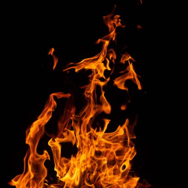 Siyah arkaplanda ateş.