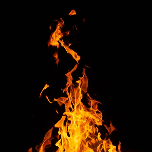 Огонь на черном фоне. — стоковое фото