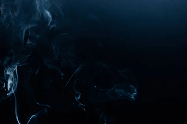黒い背景の煙の背景。灰色の煙の質感効果. — ストック写真