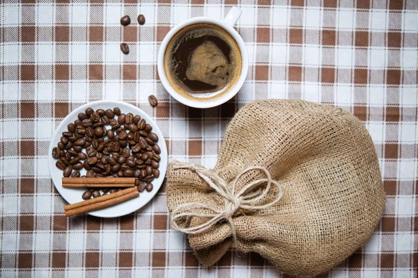 Taza Café Negro Con Frijoles Saco Vista Superior —  Fotos de Stock