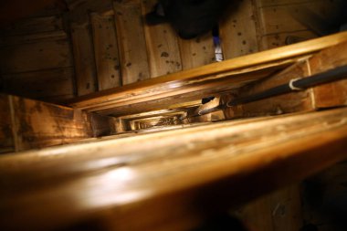 Dünyanın merkezine inen merdivenler hiç bitmiyor.