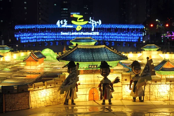 Seul 'ün güzel ışıklı ve renkli fenerleri.