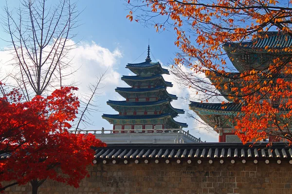 Fall på National Folk Museum of Korea — Stockfoto