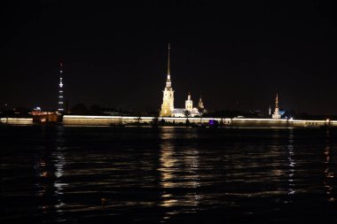 Peter ve Paul Kalesi Gece Saint Petersburg adasında