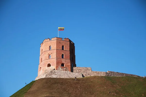Věž na vrcholu kopce ve Vilniusu — Stock fotografie