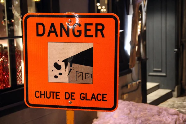 Danger, chute de glace sign — Stock Photo, Image