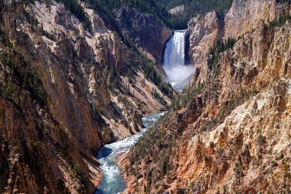 Yellowstone Büyük Kanyonu 'na düşerken