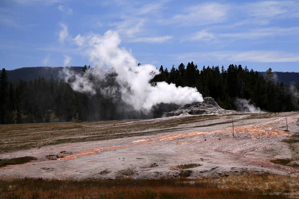 Castle Geyser White Eruption — Stock Photo, Image