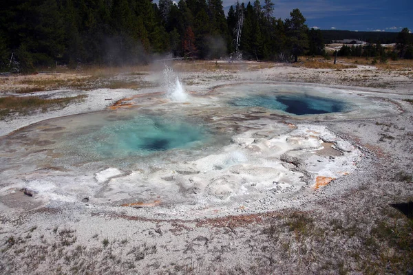 Boiling Water Crystal Clear Basins Yellowstone — Stock Photo, Image
