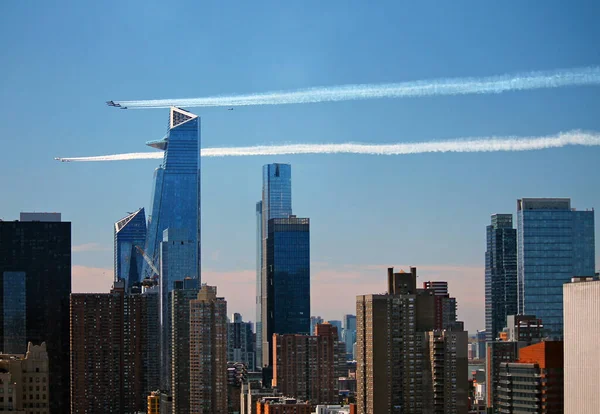 Mavi Melekler Gök Gürültüsü Kuşları New York Üzerinde Uçar — Stok fotoğraf