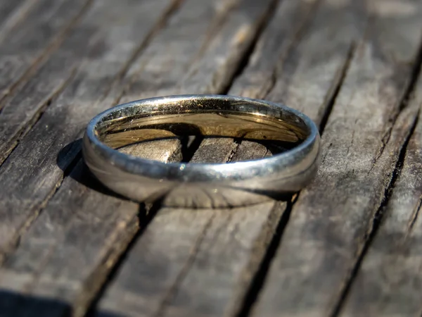 Anillo Viejo Una Tabla Madera — Foto de Stock