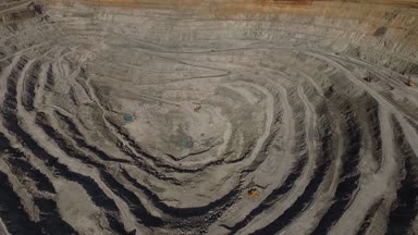 Mineraller çıkarma ile dev taş ocağı