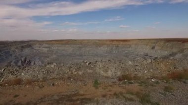 Mineraller çıkarma ile dev taş ocağı