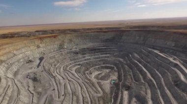 Mineraller çıkarma ile dev taş ocağı