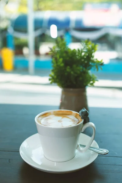Latte caliente, taza de café —  Fotos de Stock