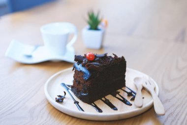 karanlık çikolatalı kek