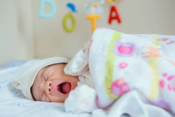 Neonato asiatico bambino addormentato — Foto Stock