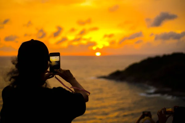 Scherenschnitt-Fotografie, Selfie Sonnenuntergang Himmel am Meer — Stockfoto