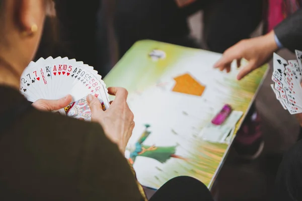 Primer Plano Gente Jugando Las Cartas Juego — Foto de Stock