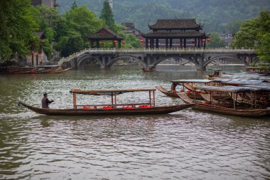 Fenghuang Antik Çin 'de tekne turu