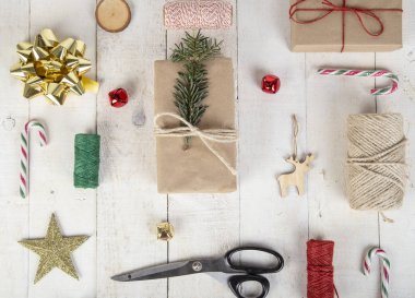 Noel kompozisyonu hediyesi, köknar dalı, şeker kamışı,