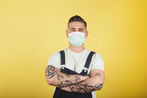 Ochrana Zdraví Bezpečnost Koncepce Pandemie Muž Ochranné Lékařské Masce Džínovými — Stock fotografie