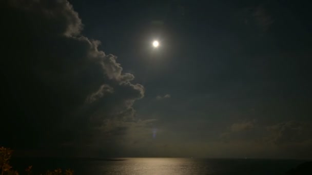 Paisaje nocturno con luna, Time-lapse . — Vídeo de stock