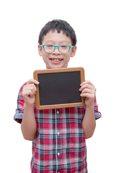 Genç çocuk kara tahta üzerinde beyaz holding — Stok fotoğraf