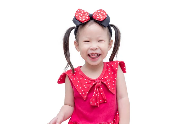 Kleines Mädchen lächelt über weiß — Stockfoto