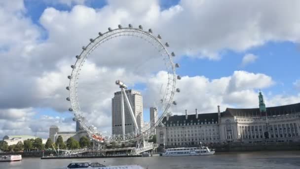 London, England, October 2016, time-lapse of thames river and the london eye — стоковое видео