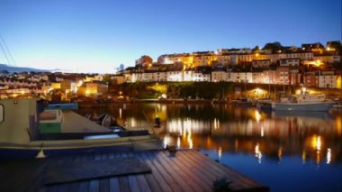 zaman atlamalı sabahın erken saatlerinde liman. 