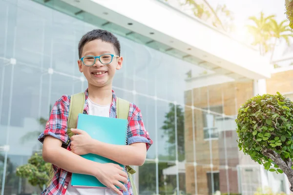 Estudante Asiático Sorrindo Escola — Fotografia de Stock