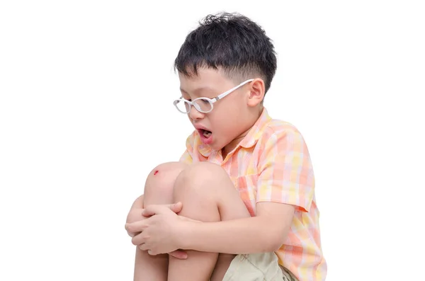 Niño con herida en la rodilla — Foto de Stock