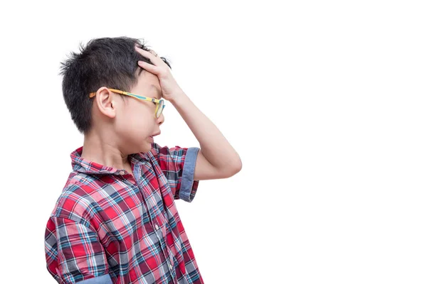 Chico teniendo dolor de cabeza sobre blanco — Foto de Stock