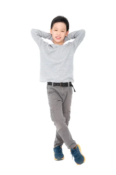 Junge steht über weißem Hintergrund — Stockfoto