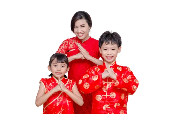 Famille asiatique en robe traditionnelle chinoise — Photo