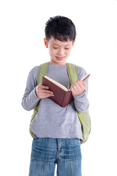 Okul çocuğu okuma kitabı üzerinde beyaz — Stok fotoğraf