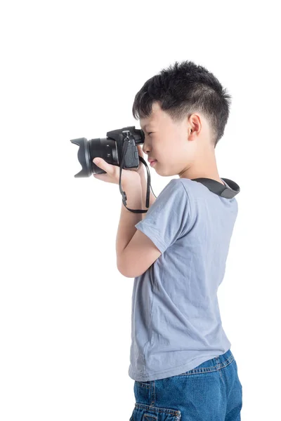 Mały Azjatycki Fotograf Biorąc Zdjęcie Tle — Zdjęcie stockowe