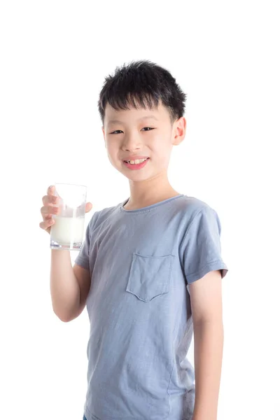 Giovane Asiatico Ragazzo Holding Bicchiere Latte Sfondo Bianco — Foto Stock