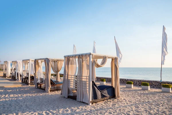 Ligbedden Het Strand Vroege Ochtend — Stockfoto