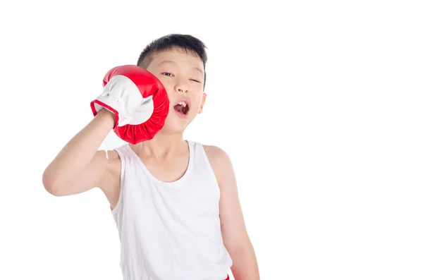 Boxer menino perfurando seu rosto sobre branco — Fotografia de Stock
