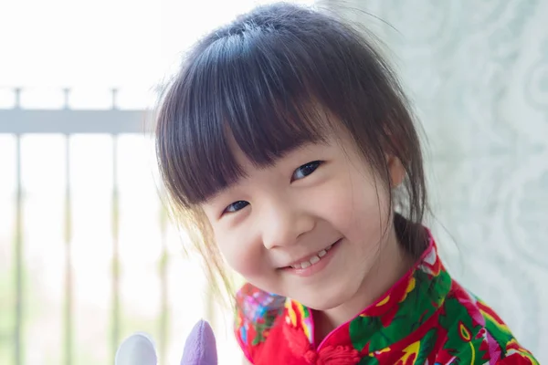 귀여운 중국 소녀 미소 — 스톡 사진