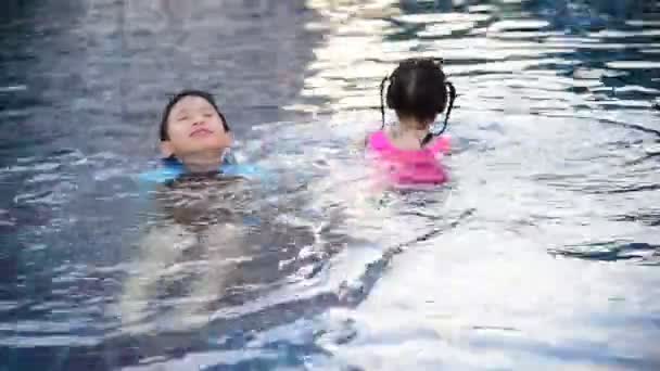 Asian Siblings Playing Swimming Pool — Stock Video