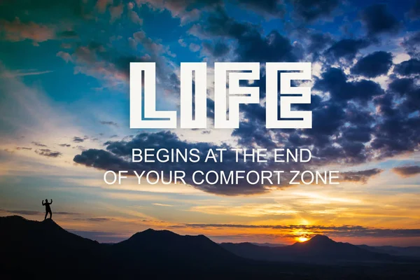Citazione ispiratrice: La vita inizia alla fine della tua zona di comfort — Foto Stock