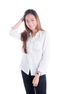 Güzel kadın ayakta ve beyaz arka plan üzerinde smies