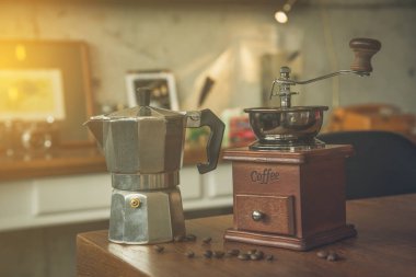 Kahve çekirdekleri taşlama ve pot Café