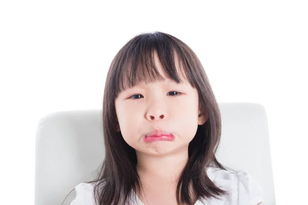 Niña llorando sobre fondo blanco —  Fotos de Stock